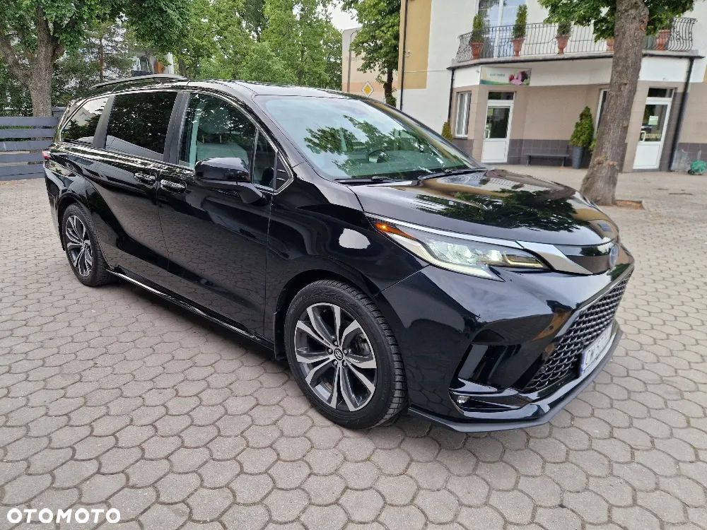 Toyota Sienna - 1