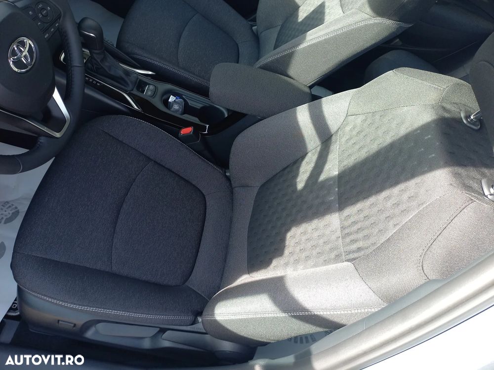 Toyota Corolla Sedan 1.8 HSD Business - 17