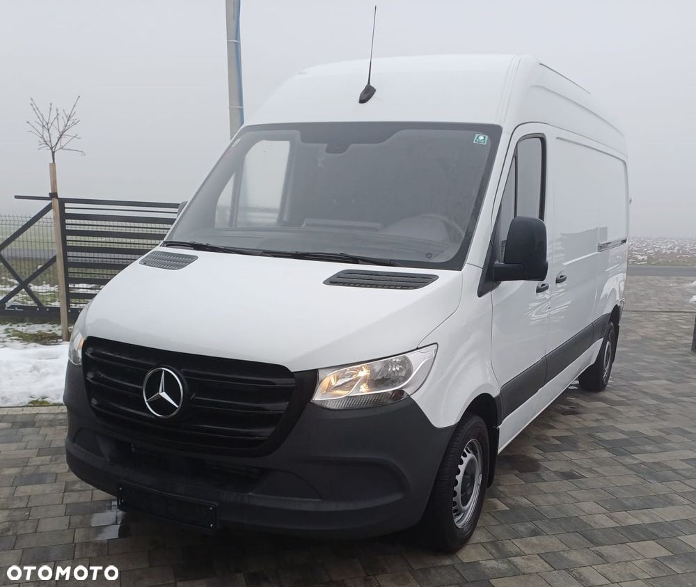 Mercedes-Benz Sprinter - 1