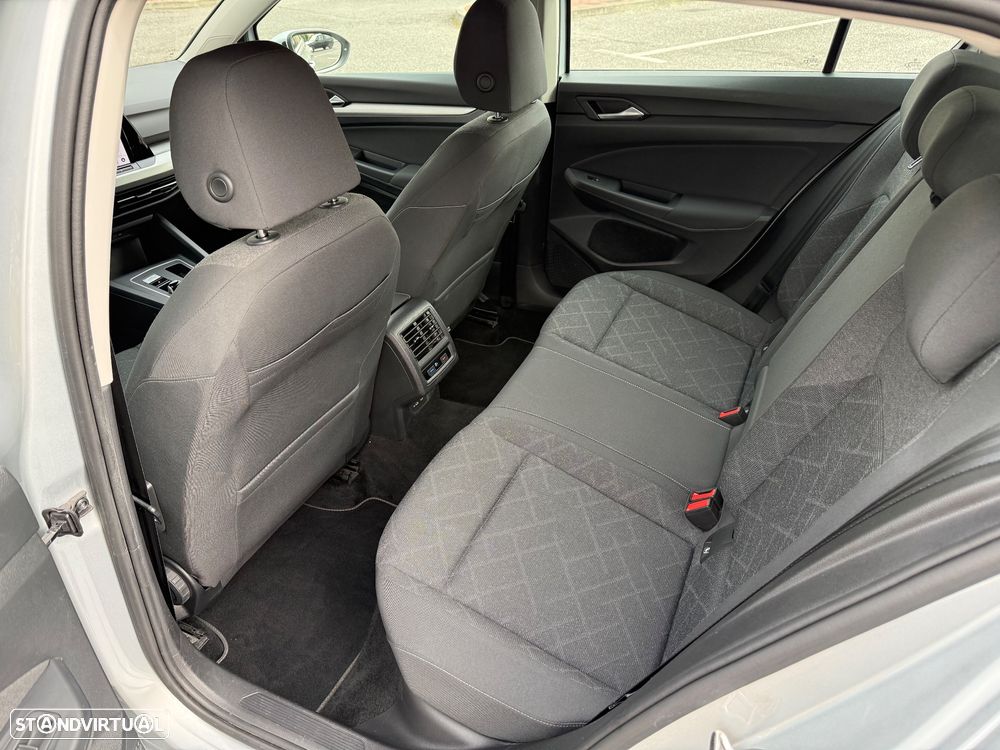 VW Golf 1.5 eTSI Life DSG - 35