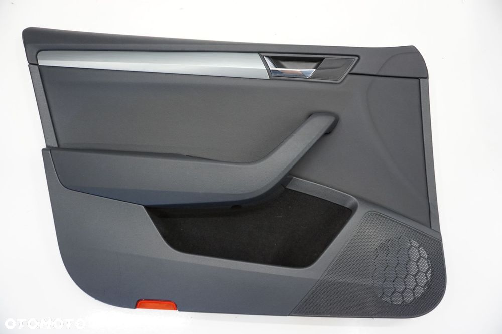 SKODA SUPERB III KOMBI FOTELE KANAPA - 9