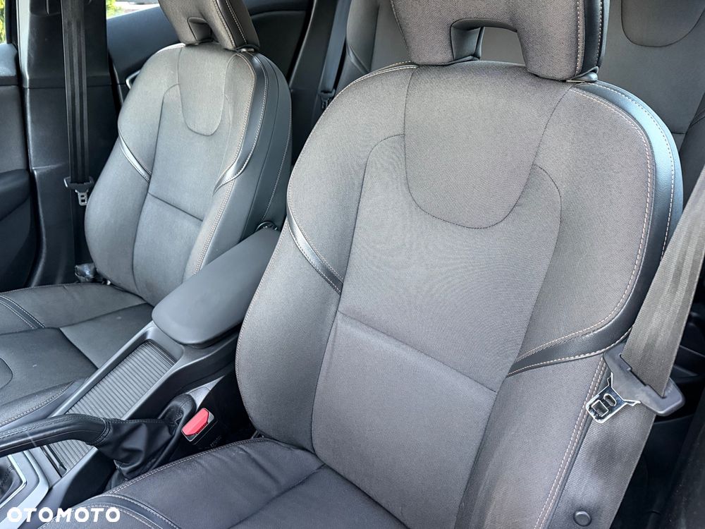 Volvo V40 T3 - 28