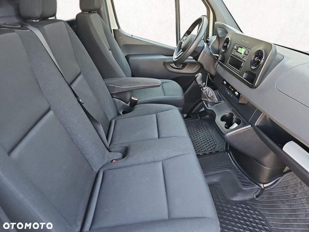 Mercedes-Benz Sprinter - 11