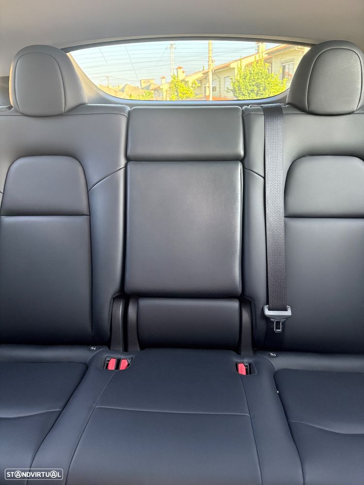 Tesla Model Y Long-Range RWD - 9