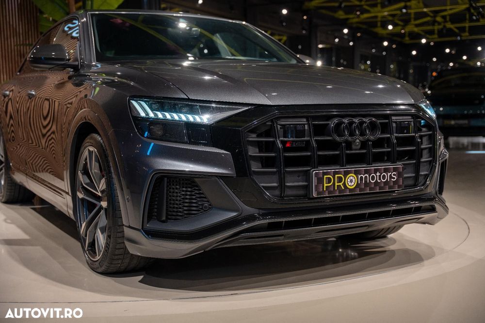 Audi SQ8 - 8