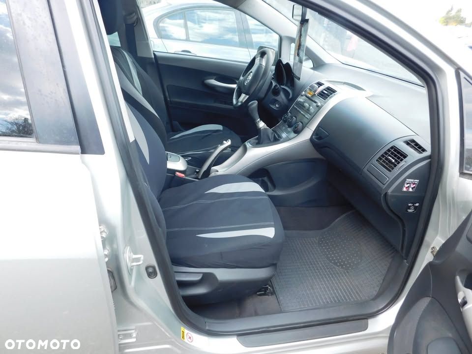 Toyota Auris 1.4 D-4D Luna - 3