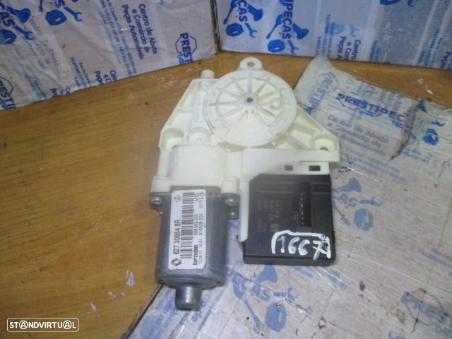 Motor Elevador Vidro 827306548R RENAULT MEGANE 3 SW 2011 TD RENAULT MEGANE 3 FASE 3 2015 1.5DCI 110CV 5P PRETO T DRT RENAULT MEGANE 3 FASE 1 2011 1.9DCI 130CV 5P PRETO T DRT - 2