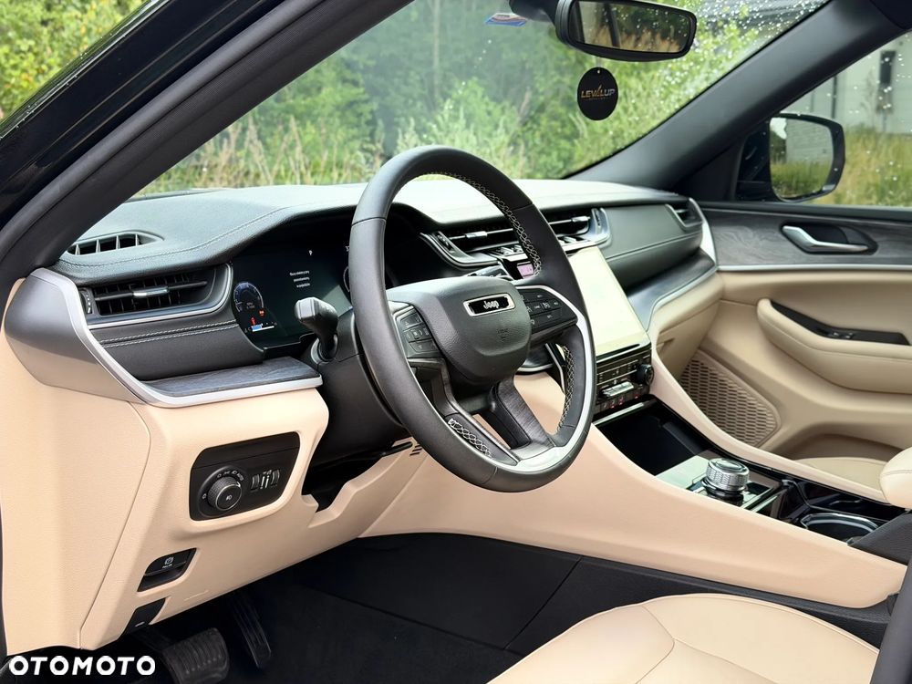 Jeep Grand Cherokee - 14