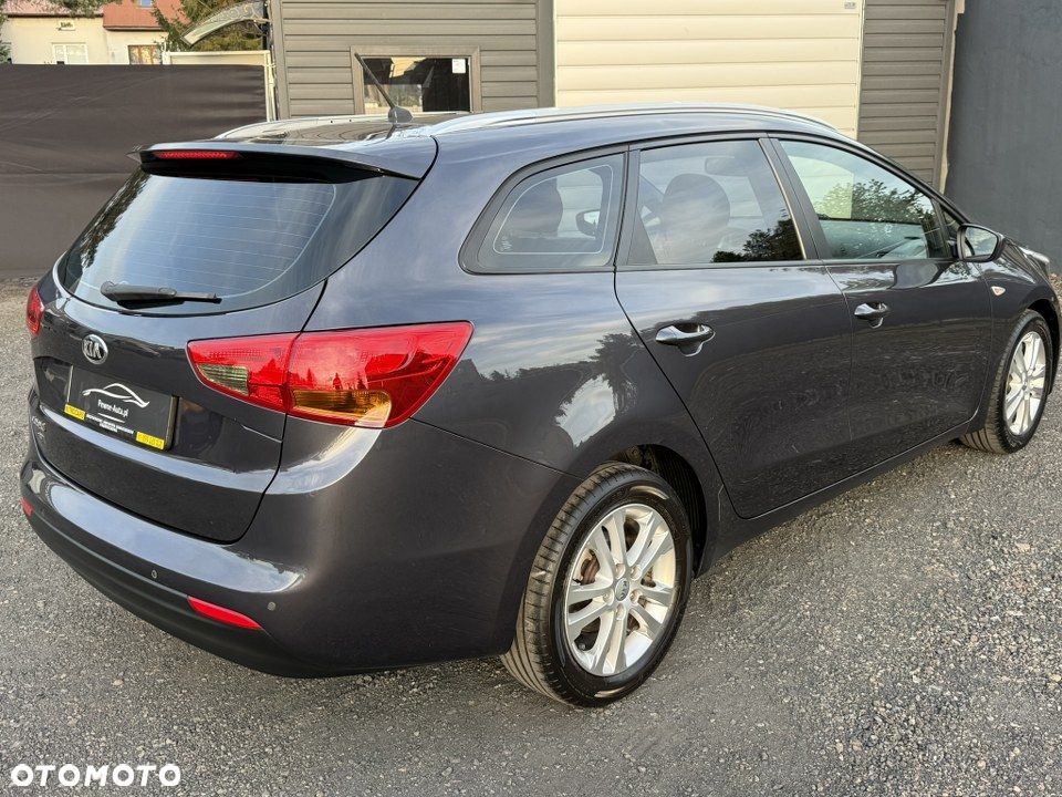 Kia Ceed 1.6 GDI Dream Team Edition - 6