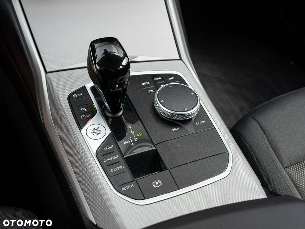 BMW Seria 3 318i - 15