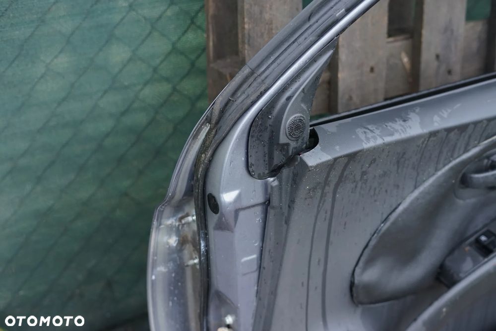 Drzwi przód przednie prawe Nissan Micra K12 5d B52G - 10