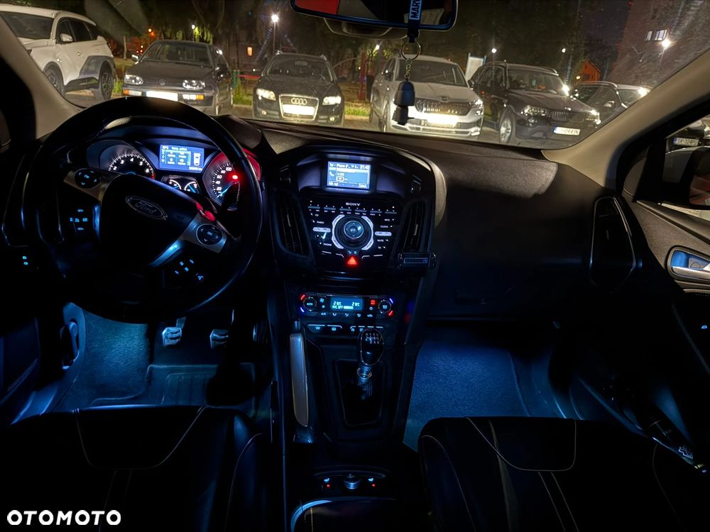 Ford Focus - 34