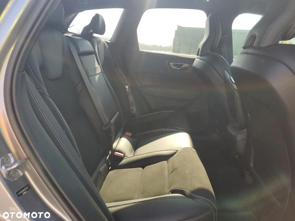 Volvo XC 60 T5 AWD R-Design - 9