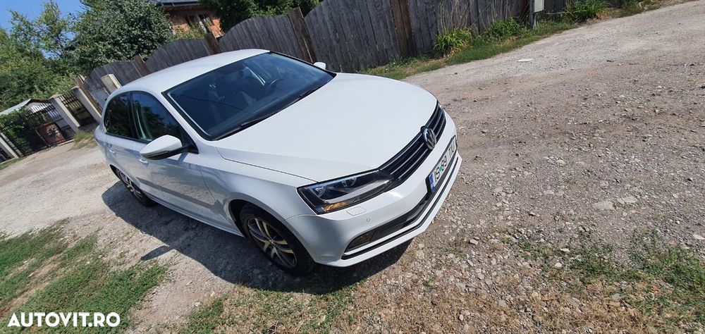 Volkswagen Jetta - 2