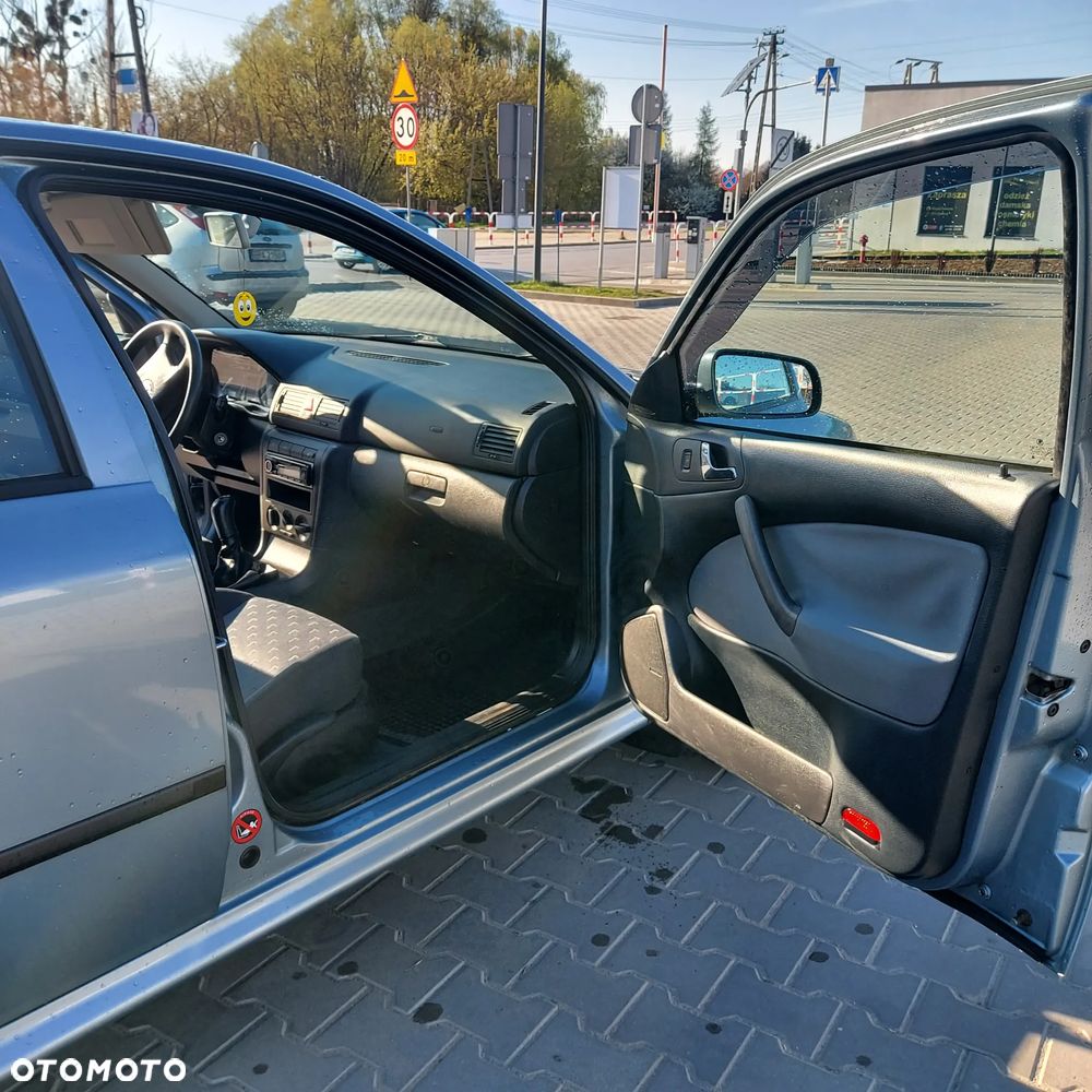 Skoda Octavia 1.6 Ambiente - 14