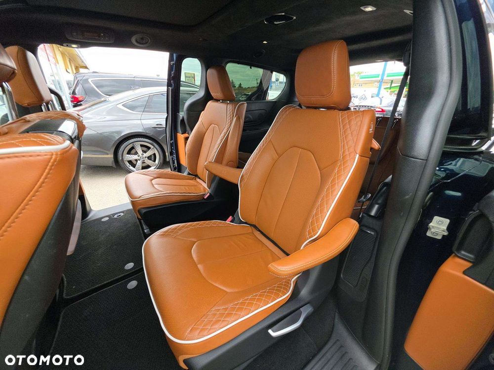 Chrysler Pacifica - 11