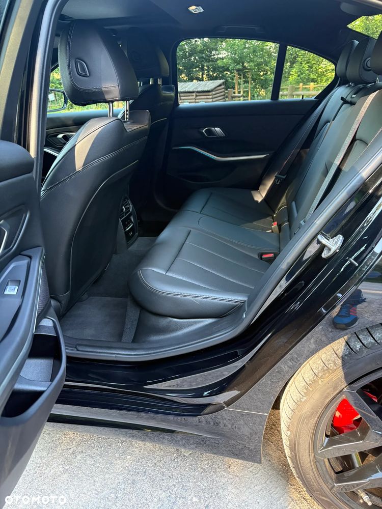 BMW Seria 3 320i M Sport - 33