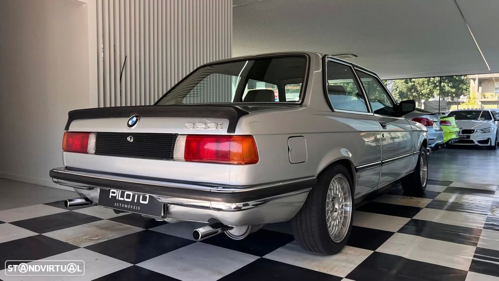 BMW 323 - 10