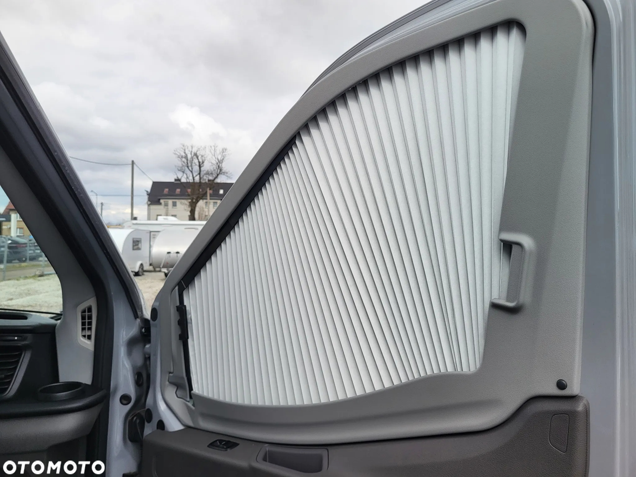 LMC INNOVAN 590 - Kampervan dla 2-3 osób - 16