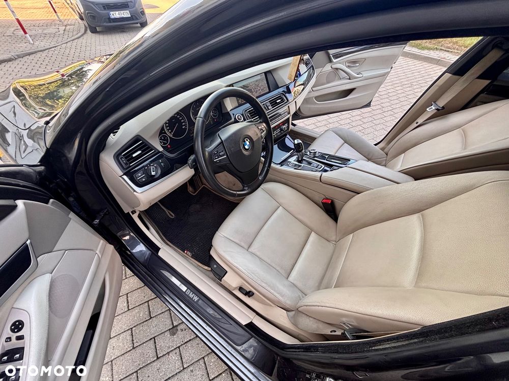 BMW Seria 5 523i - 5