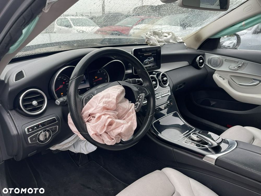 Mercedes-Benz Klasa C 400 4Matic 9G-TRONIC Avantgarde - 6