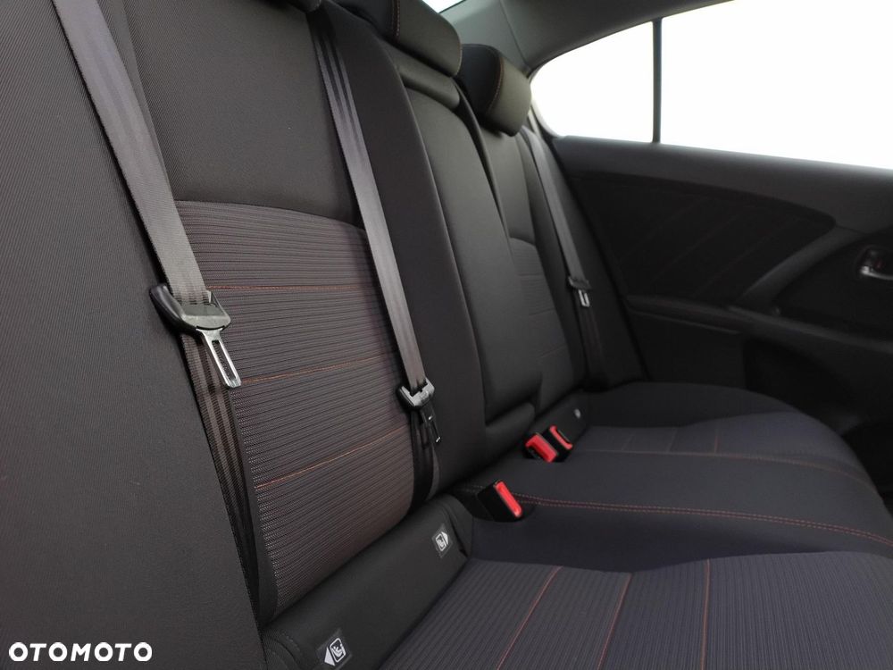 Toyota Avensis 1.8 Premium - 25