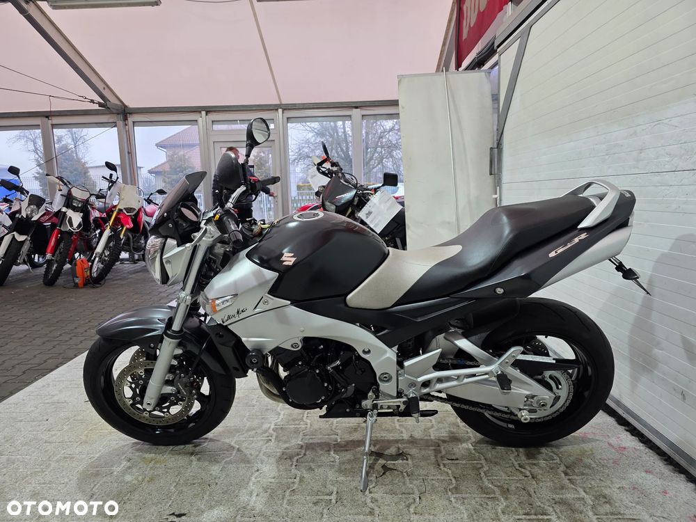 Suzuki GSR - 22