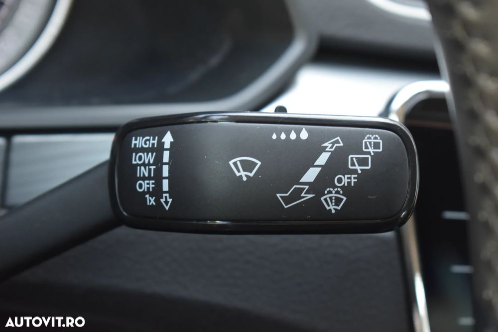 Skoda Superb 2.0 TDI DSG Ambition - 36