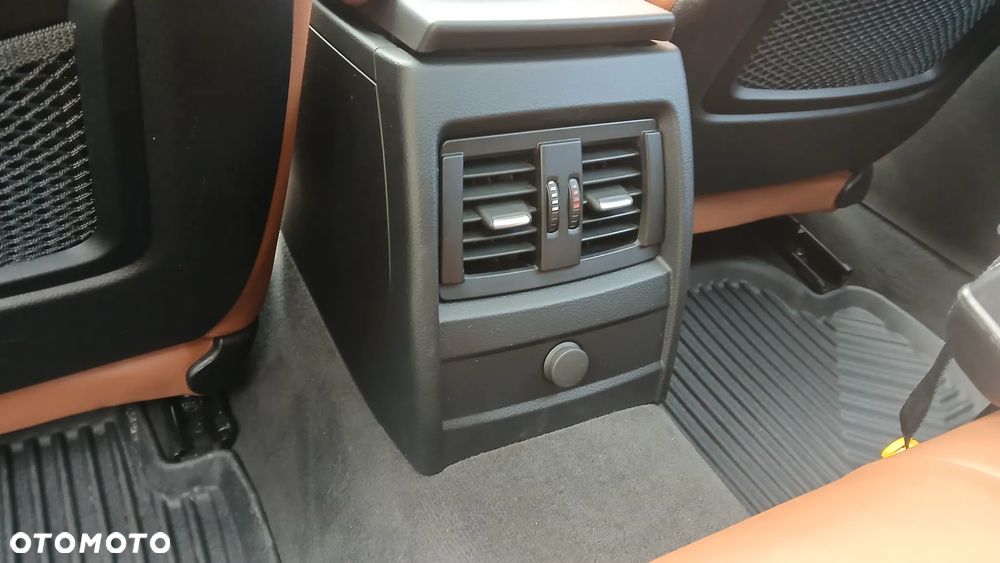 BMW Seria 3 330d Sport-Aut Luxury Line - 29