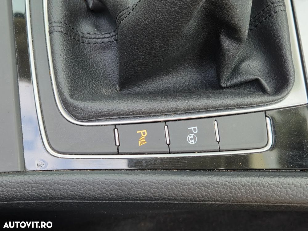 Volkswagen Golf 1.6 TDI DPF Exclusive - 16
