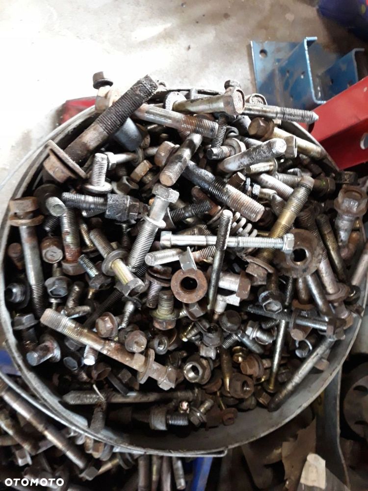 Śruby nakrętki wkręty Samochodowe Japonia MIX Toyota Honda Nissan Mazda 1KG - 1