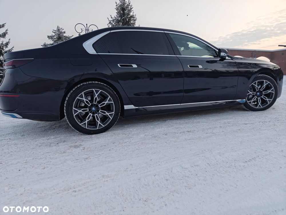 BMW i7 xDrive60 - 10