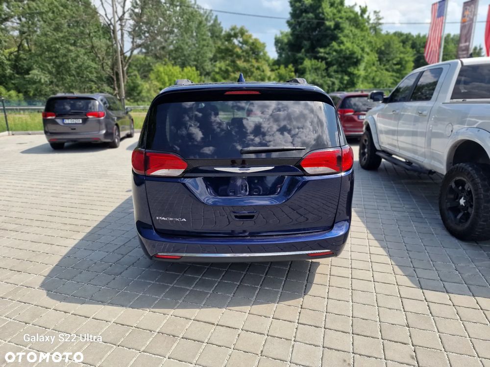 Chrysler Pacifica - 2