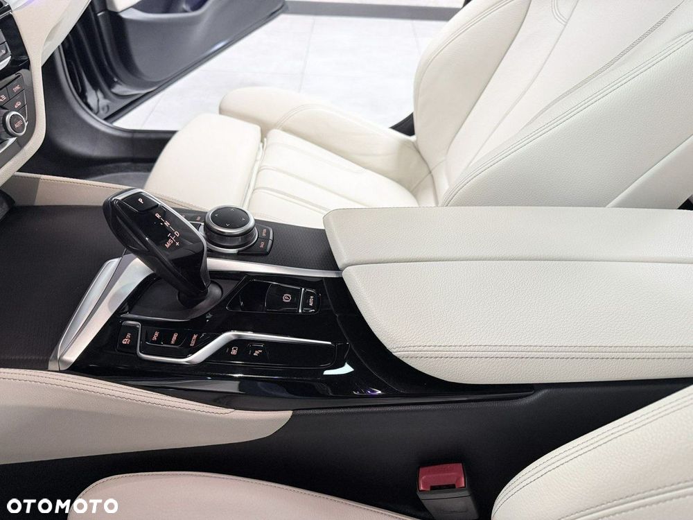 BMW Seria 5 520e M Sport sport - 38