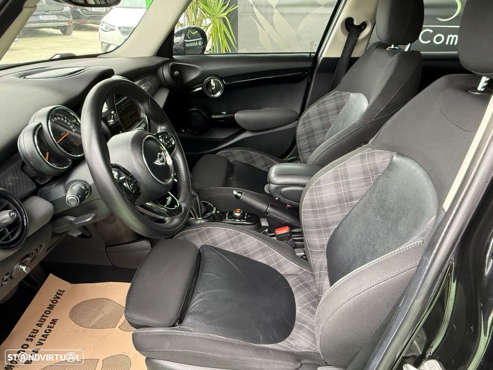 MINI 5 Portas Cooper D Auto - 15