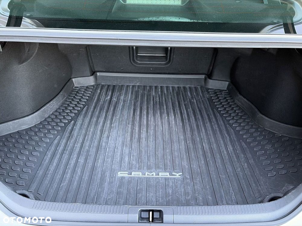 Toyota Camry 2.5 Hybrid Executive CVT - 26
