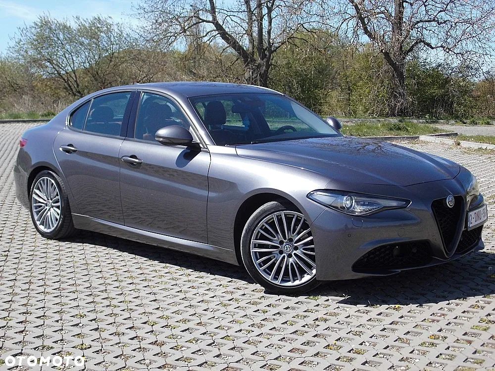 Alfa Romeo Giulia 2.2 AT8 Business - 9