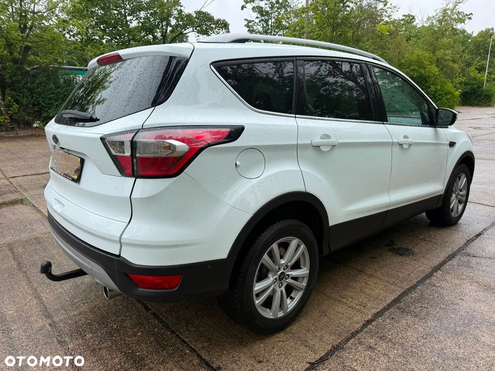 Ford Kuga 2.0 TDCi 2x4 Titanium - 4