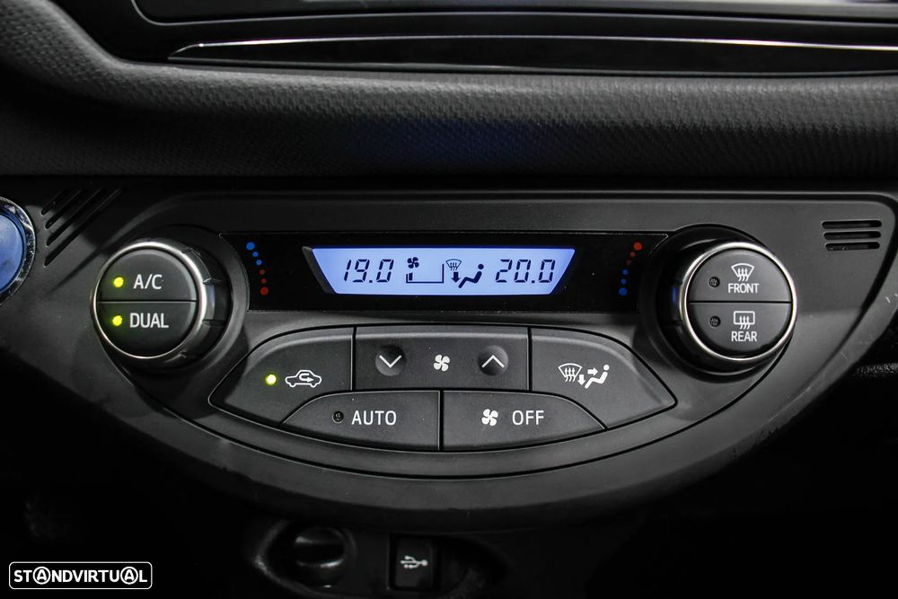 Toyota Yaris 1.5 HSD Sport - 35