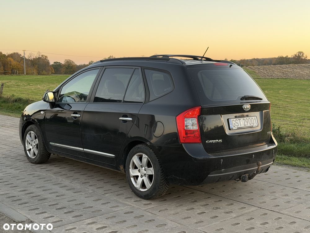 Kia Carens - 5
