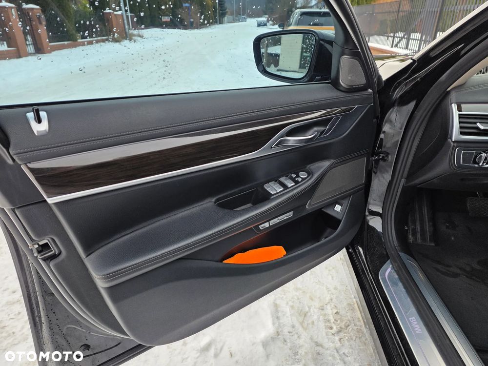 BMW Seria 7 740Li - 40