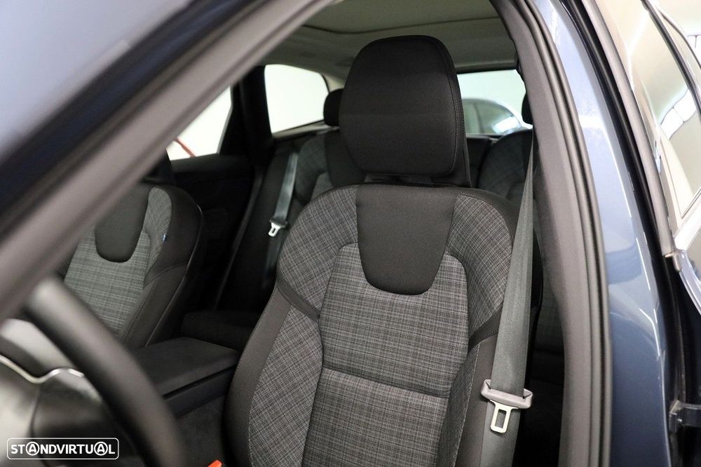 Volvo XC 60 2.0 T6 PHEV Core AWD - 7