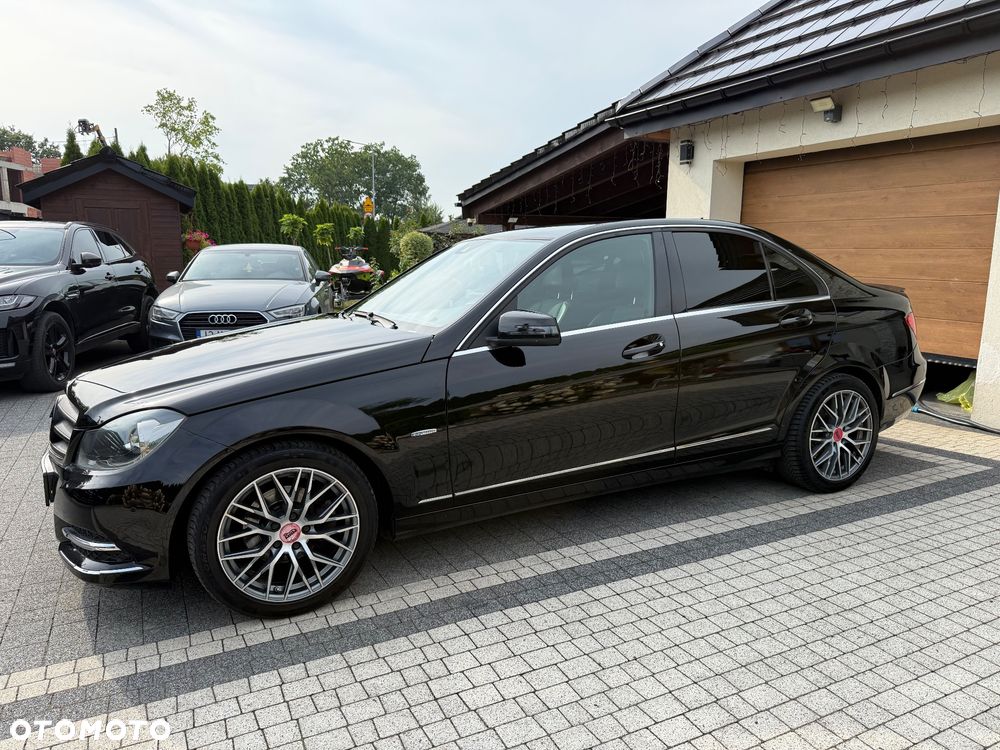 Mercedes-Benz Klasa C 180 CGI BlueEFFICIENCY Avantgarde - 19