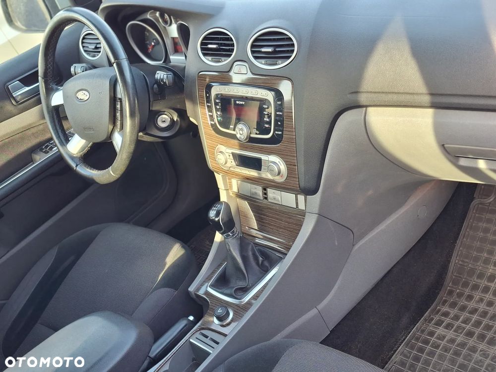 Ford Focus 1.6 Trend - 18