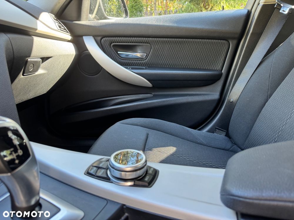 BMW Seria 3 318i - 36