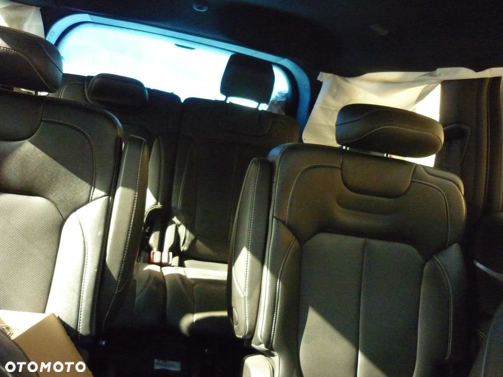 Jeep Grand Cherokee - 15