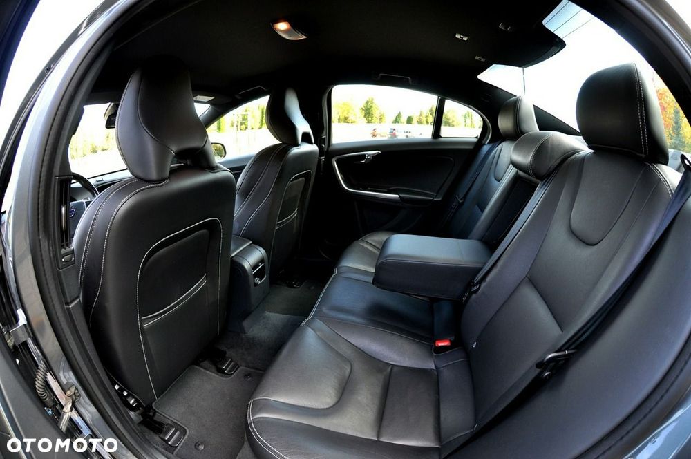 Volvo S60 D3 Drive-E Momentum - 10