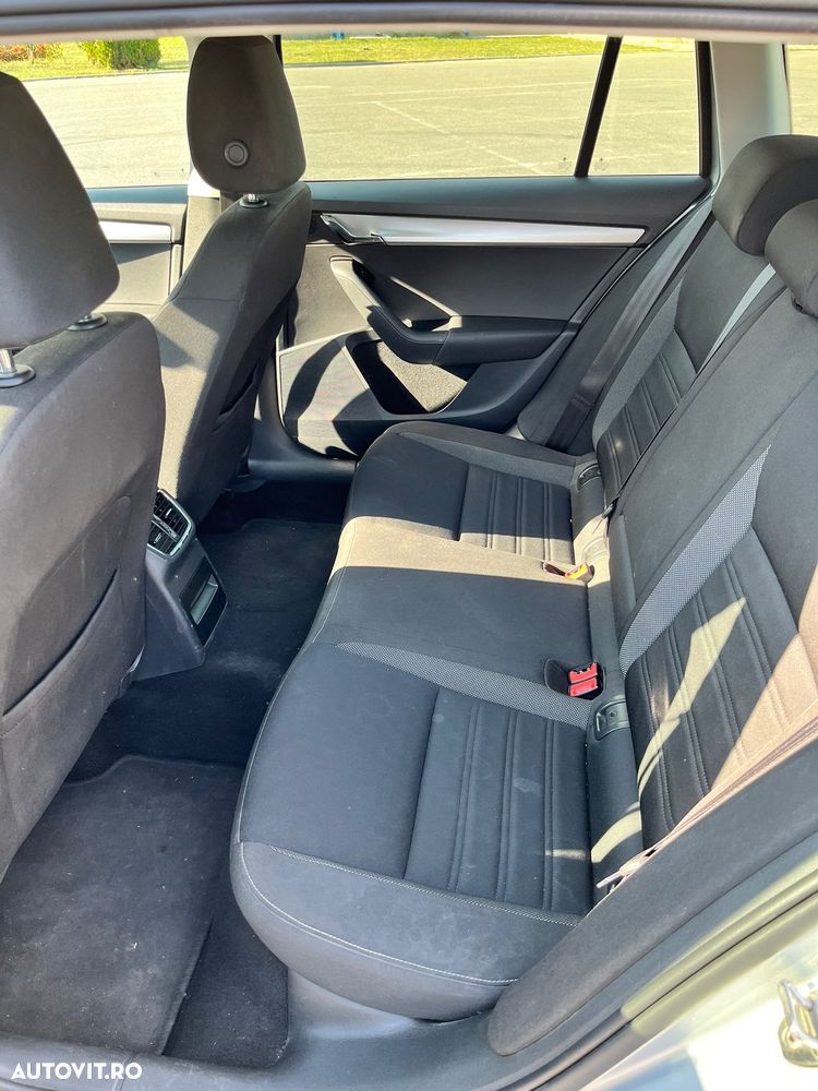 Skoda Octavia Combi Diesel 1.6 TDI DSG Ambition - 8