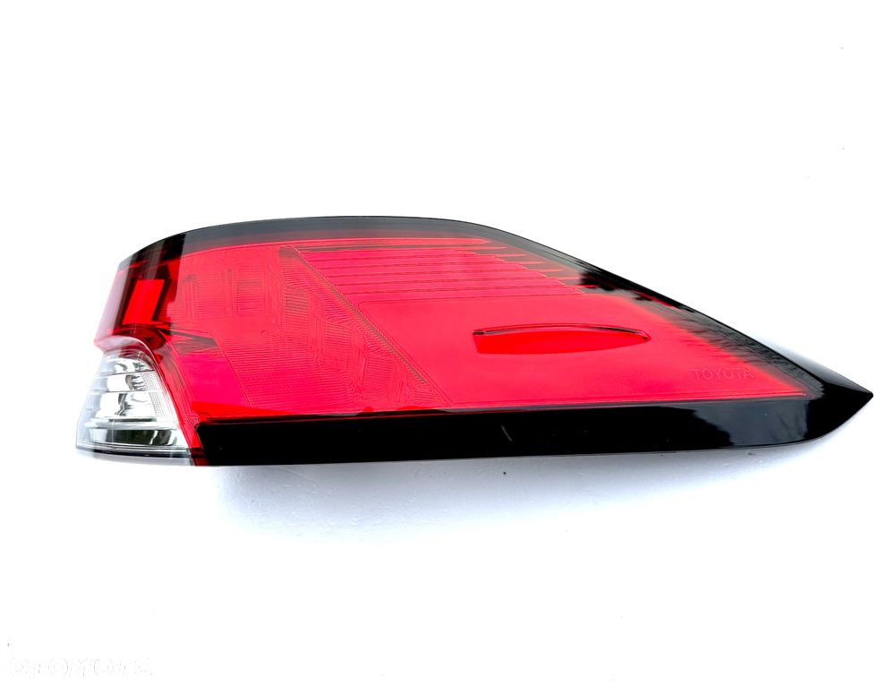 TOYOTA COROLLA CROSS 22 - LAMPA TYŁ tylna lampy błotnik klapa R ORYGINAŁ OE - 9