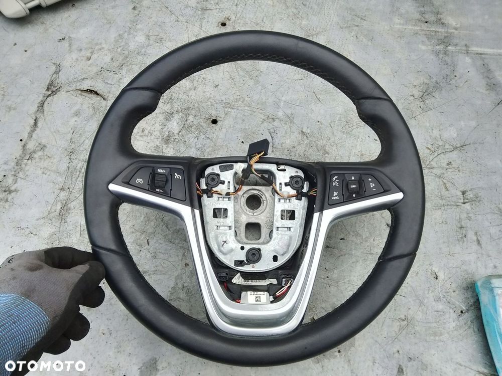 kierownica skóra podgrzewana opel astra j 13351025 - 1